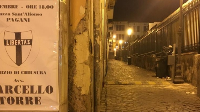 Foto manifesto affiso libera Pagani