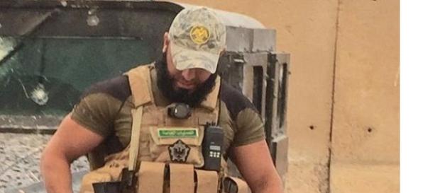 Luptătorul care ucide membrii ISIS Luptătorul care ucide membrii ISIS