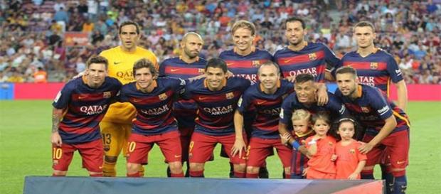 Una alineación del Barça posa ante los medios Una alineación del Barça posa ante los medios