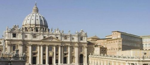 Fotografia del Vaticano con numerosi visitatori