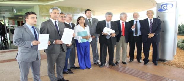 Deputados foram pessoalmente à PGR Deputados foram pessoalmente à PGR