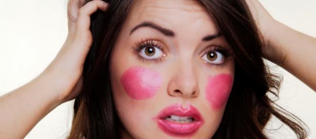 Errores de maquillaje en chicas Errores de maquillaje en chicas