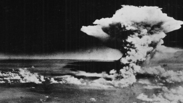 In foto, la bomba atomica su Hiroshima