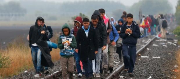 Refugiados pretendem seguir para norte. Refugiados pretendem seguir para norte.