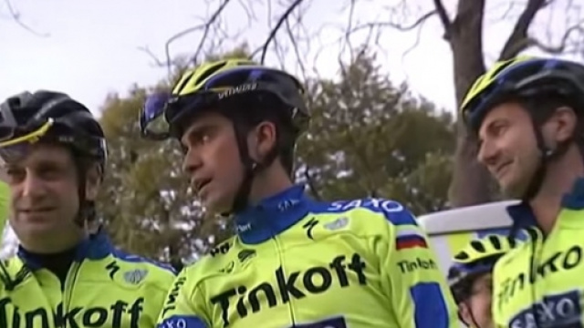 Contador con i tifosi a Parigi