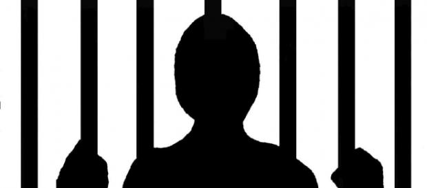 Homem de 28 anos está detido pela polícia Homem de 28 anos está detido pela polícia