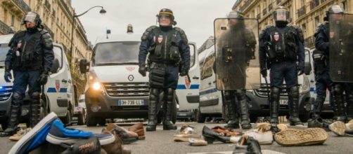 La polizia schierata in Place de la République.