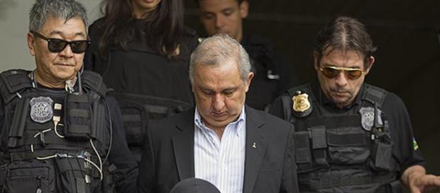 Amigo de Lula é preso e complica o PT Amigo de Lula é preso e complica o PT