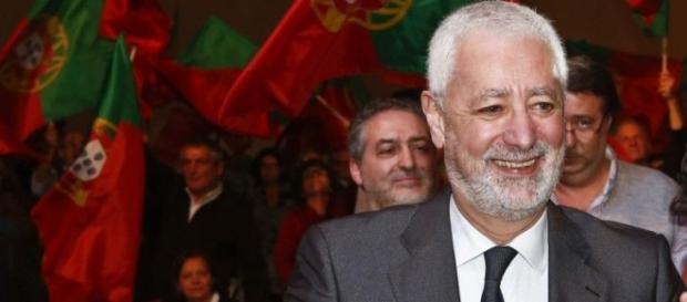 Sede de candidatura Sampaio da Nóvoa vandalizada. Sede de candidatura Sampaio da Nóvoa vandalizada.