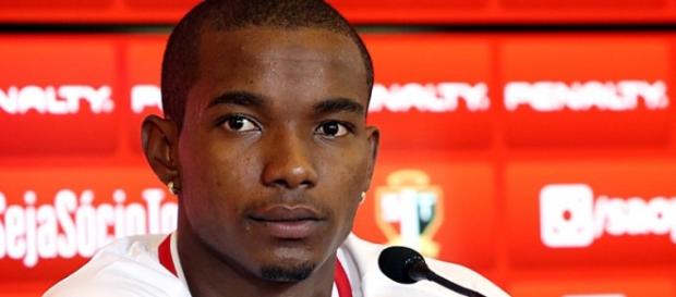 Thiago Mendes fez o gol da vitória do São Paulo. Thiago Mendes fez o gol da vitória do São Paulo.
