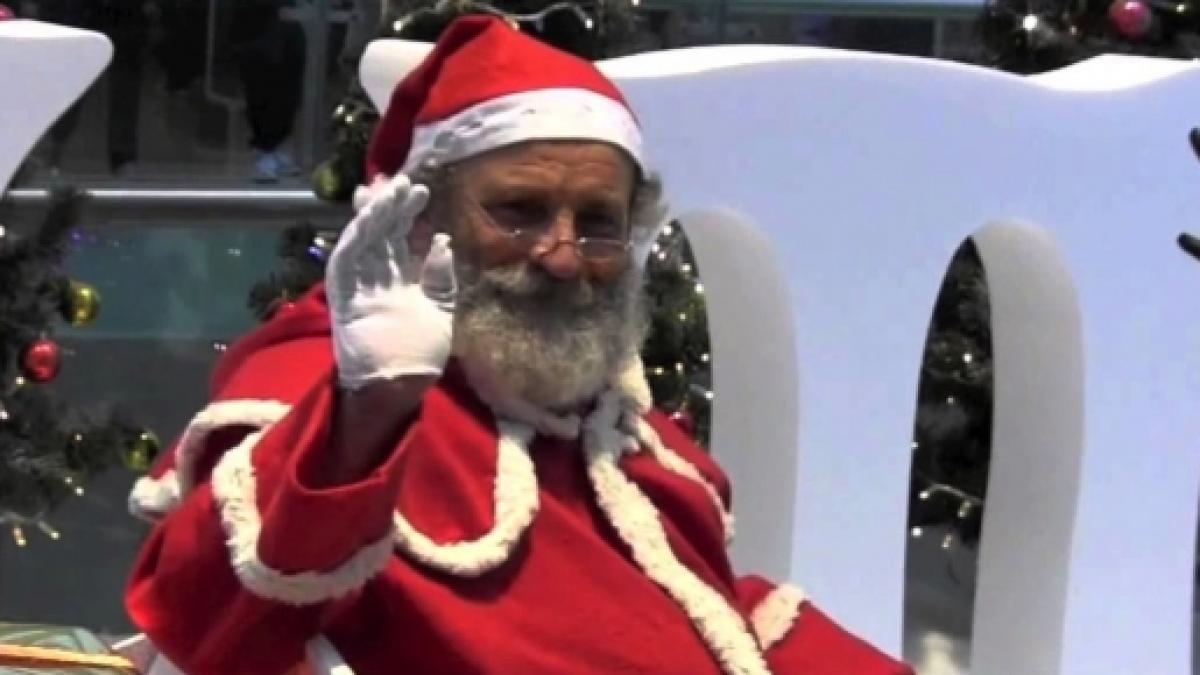 Cerca Immagini Di Babbo Natale.Si Cerca Un Babbo Natale Per Il Centro Commerciale Di Roma Est Compenso Di 2 Mila Euro