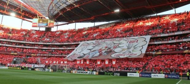 Benfica recebe esta noite o Galatasaray na Luz. Benfica recebe esta noite o Galatasaray na Luz.