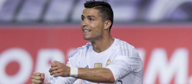 Cristiano Ronaldo lamentando una ocasión perdida Cristiano Ronaldo lamentando una ocasión perdida