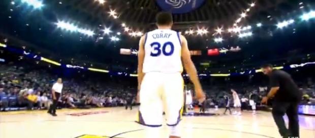 Curry deleitó al público con otra gran actuación Curry deleitó al público con otra gran actuación