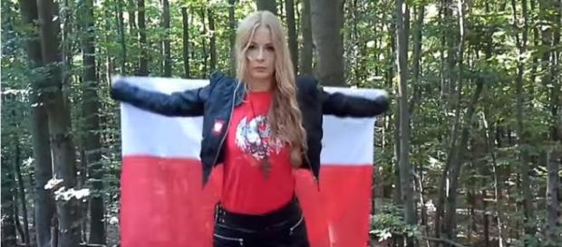 Keti w otworze "Nieporadne myśli" Keti w otworze "Nieporadne myśli"