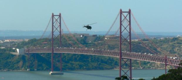 A ponte 25 de Abril tem sido vigiada. A ponte 25 de Abril tem sido vigiada.