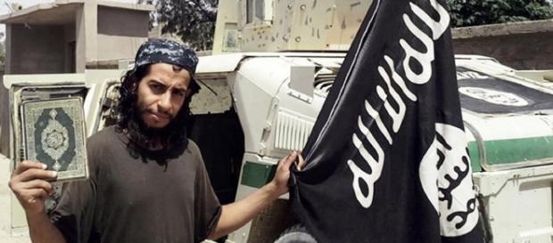 Abdelhamid Abaaoud, mentre della strage di Parigi Abdelhamid Abaaoud, mentre della strage di Parigi