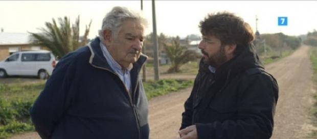 José Mujica con Jordi Évole durante la entrevista. José Mujica con Jordi Évole durante la entrevista.