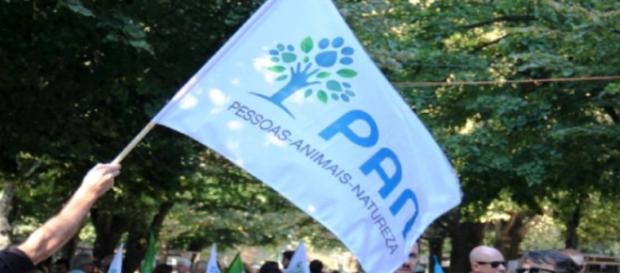 Pelas Pessoas, Animais e Natureza Pelas Pessoas, Animais e Natureza