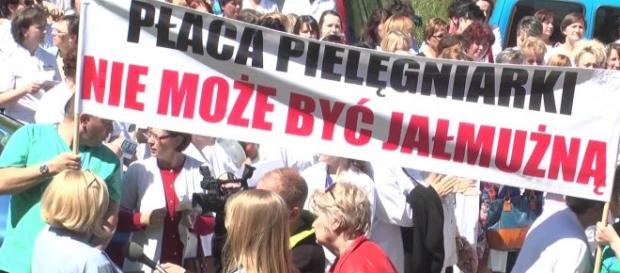 Pielęgniarki strajkujące podczas demonstracji. Pielęgniarki strajkujące podczas demonstracji.