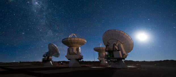 Possível sinal extraterrestre foi detectado. Possível sinal extraterrestre foi detectado.