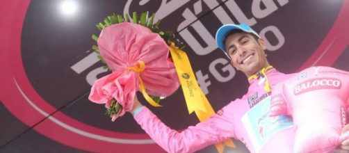 Fabio Aru in maglia rosa al Giro d'Italia