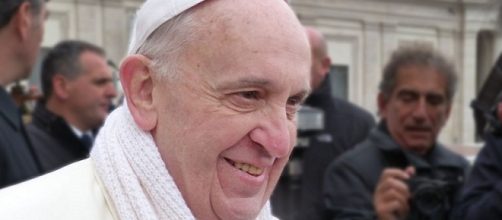 Papa Francesco sorridente a San Pietro