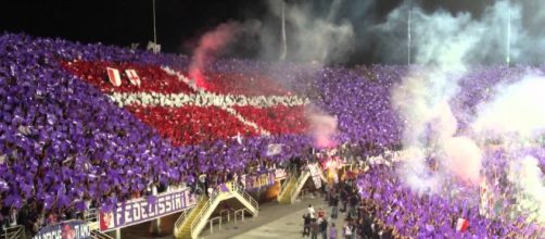 Tifosi della Fiorentina in una gara contro la Juve