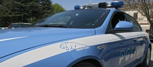 Una volante della polizia di Stato Una volante della polizia di Stato