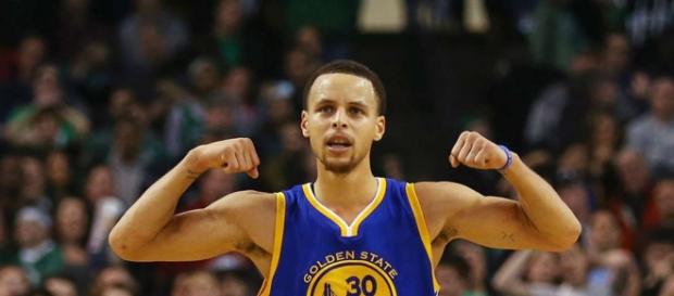 Curry tem inicio fantástico na temporada 2015-2016 Curry tem inicio fantástico na temporada 2015-2016