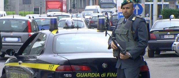 Il posto di blocco delle Fiamme Gialle Il posto di blocco delle Fiamme Gialle