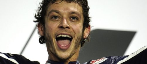 Valentino Rossi esulta una sua vittoria