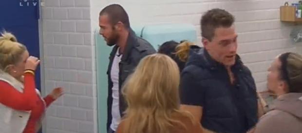 Big Brother: Manuel und Kevin verlassen das Haus. Big Brother: Manuel und Kevin verlassen das Haus.