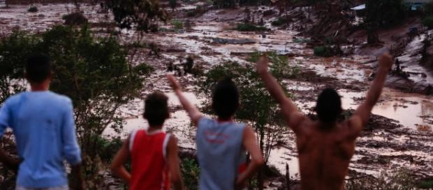 Centenas de pessoas estão desabrigadas Centenas de pessoas estão desabrigadas