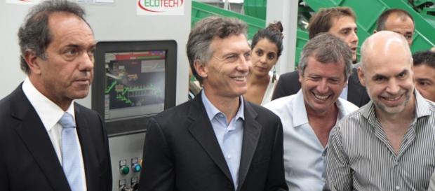 Macri y Daniel Scioli durante una inaugruación Macri y Daniel Scioli durante una inaugruación