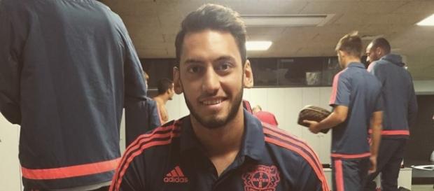 Wechselt Hakan Calhanoglu zum FC Barcelona? Wechselt Hakan Calhanoglu zum FC Barcelona?