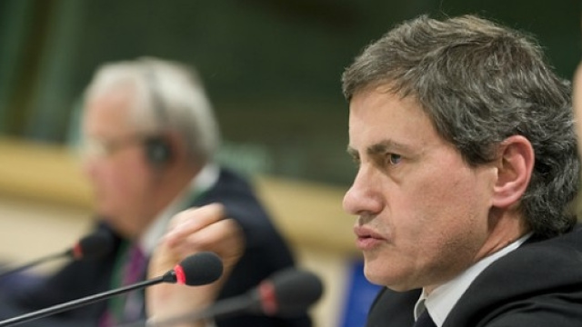 E' accusato di corruzione e finanziamento illecito