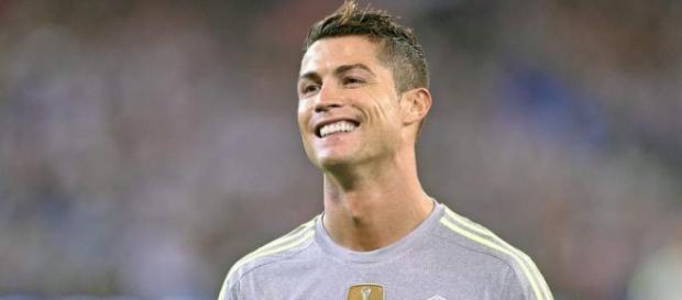 Cristiano Ronaldo quer continuar no Real Madrid. Cristiano Ronaldo quer continuar no Real Madrid.