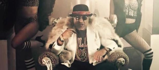 La libidine di Jerry Calà nel suo video musicale La libidine di Jerry Calà nel suo video musicale