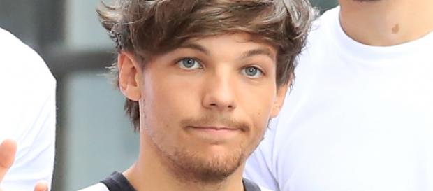 Louis Tomlinson foi atacado por um jornal. Louis Tomlinson foi atacado por um jornal.