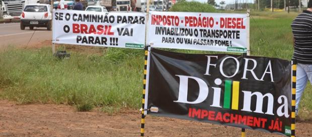 Caminhoneiros pedem aumento do frete Caminhoneiros pedem aumento do frete