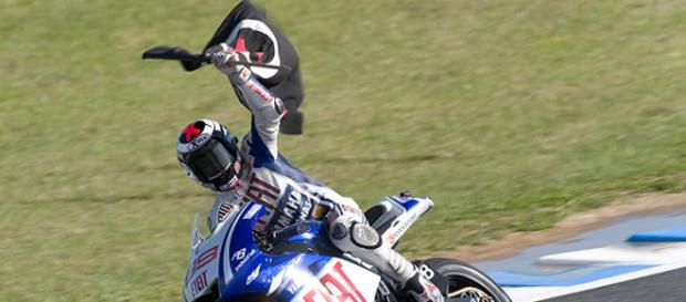 Jorge Lorenzo celebrando una de sus victorias Jorge Lorenzo celebrando una de sus victorias