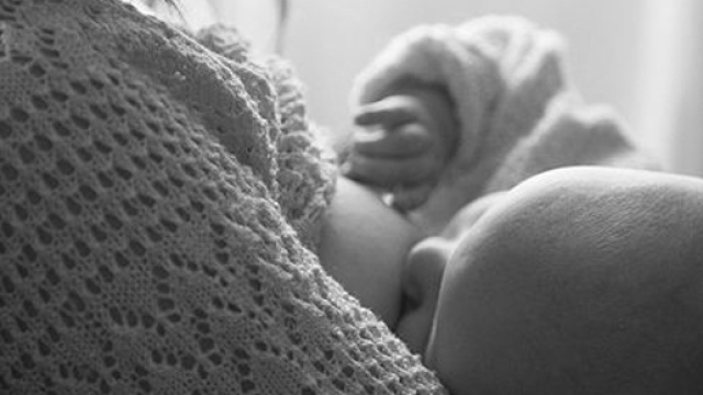 Sempre di pi&ugrave; le rinunce all'allattamento