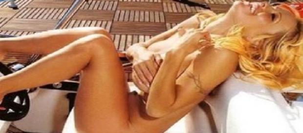 A sensual modelo e atriz de Baywatch A sensual modelo e atriz de Baywatch