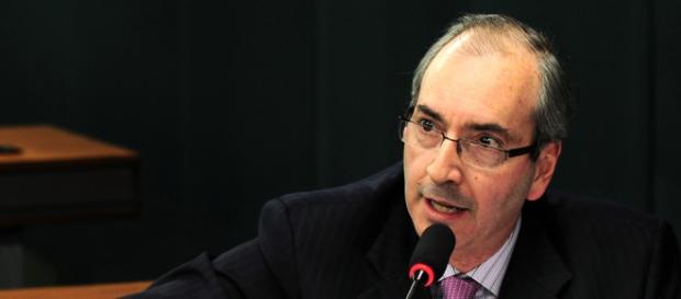 Boneco de Eduardo Cunha foi queimado em Brasília Boneco de Eduardo Cunha foi queimado em Brasília