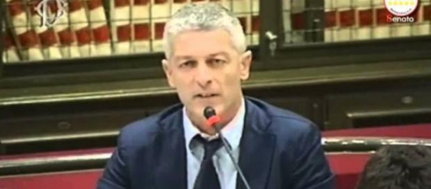 Morra risponde piccato a Salvini e Berlusconi Morra risponde piccato a Salvini e Berlusconi