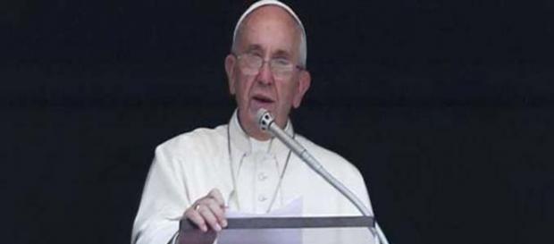 Papa Francesco durante l'Angelus Papa Francesco durante l'Angelus