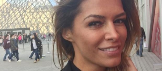 Sabia Bouhlarouz posiert in Paris Sabia Bouhlarouz posiert in Paris