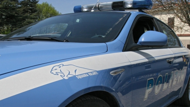 Una volante della polizia di Stato