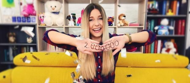 Dagi Bee macht ihre Fans glücklich Dagi Bee macht ihre Fans glücklich